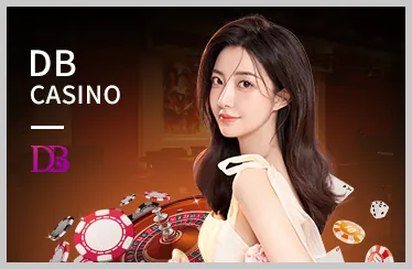 Bàn Poker với các lá bài và chip cược